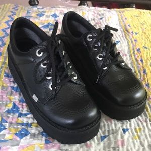 Kickers Low-stacked Oxford style shoes!